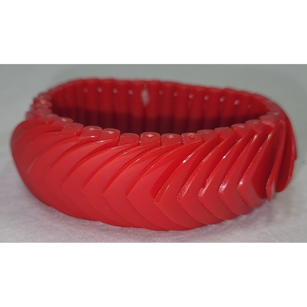 Vtg 80s Red Plastic Stretch Bracelet Chevron Segment Retro Mod Geometric Costume